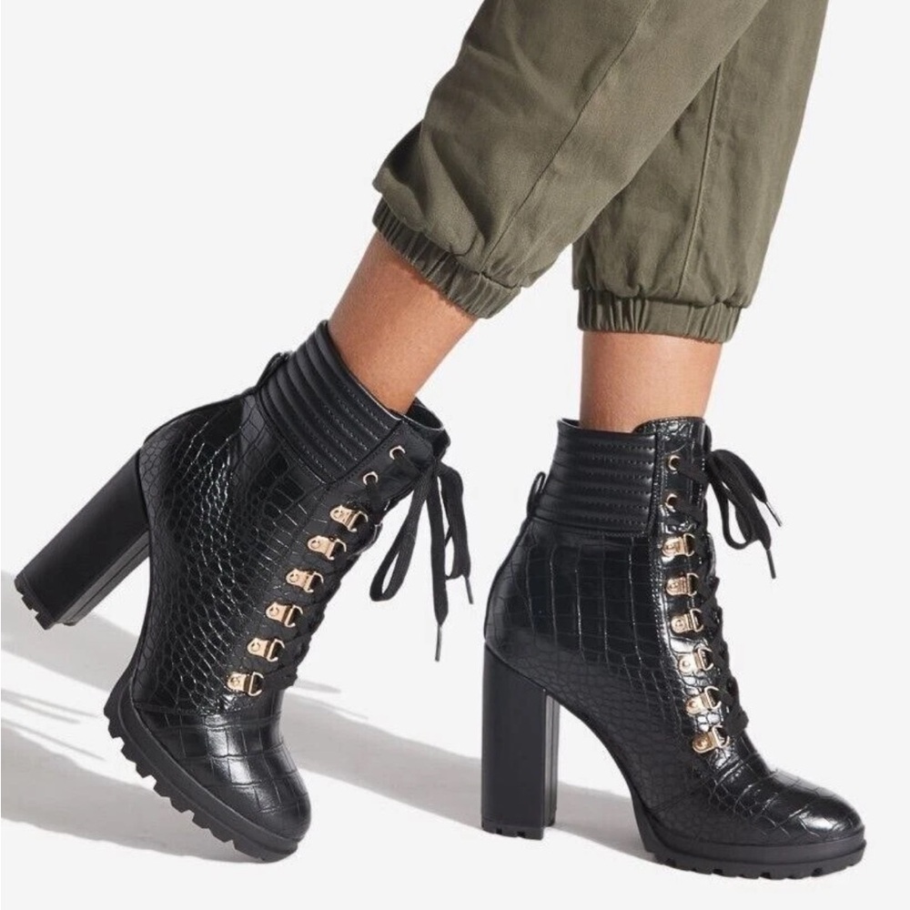 Shoe Dazzle Shandee Lace-Up Ankle Boots High Block Heel Black Faux Crocodile NEW